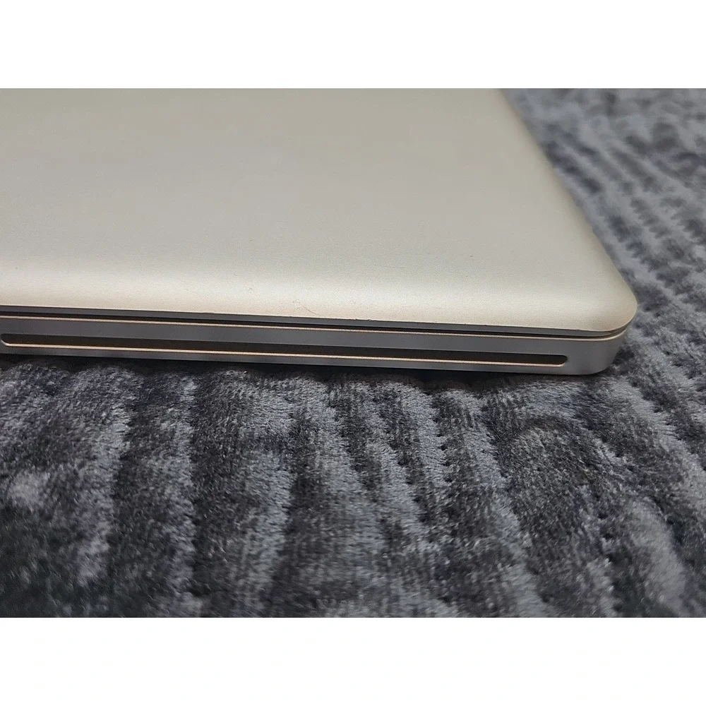 2009 Apple MacBook 13'' Core 2 Duo 2.53GHz 4GB RAM 250GB HD **parts